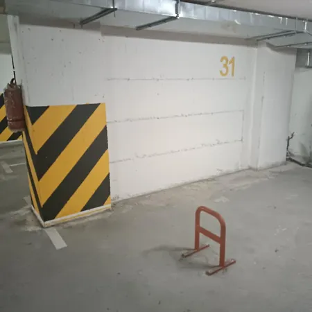 New York Lux Free Parking *